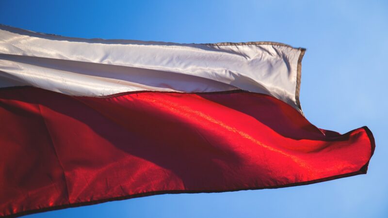 Gigantyczna flaga Polski pojawi się na Latarni Morskiej w Świnoujściu. Będzie bezpłatny dojazd do atrakcji!