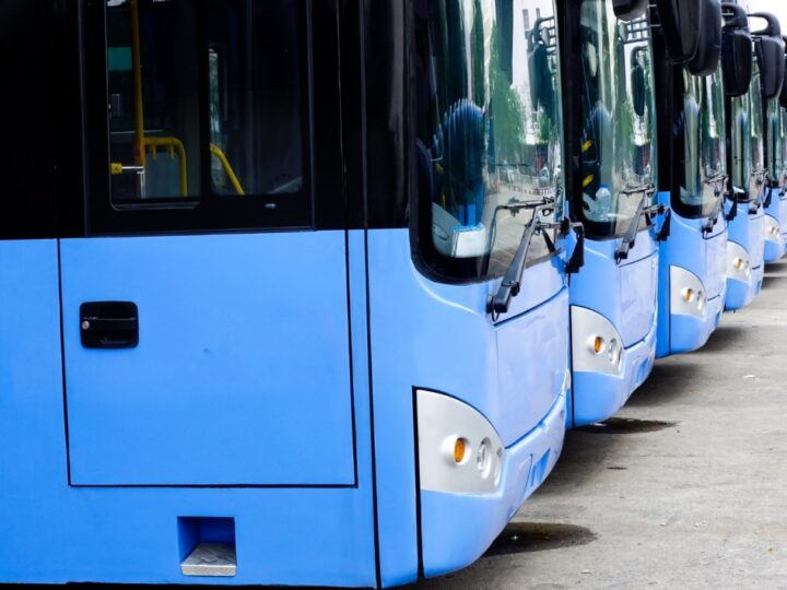 Testowanie przegubowego autobusu hybrydowego w Świnoujściu może być rozwiązaniem na zatłoczone linie