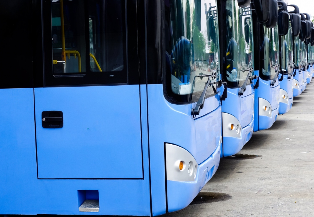 Testowanie przegubowego autobusu hybrydowego w Świnoujściu może być rozwiązaniem na zatłoczone linie