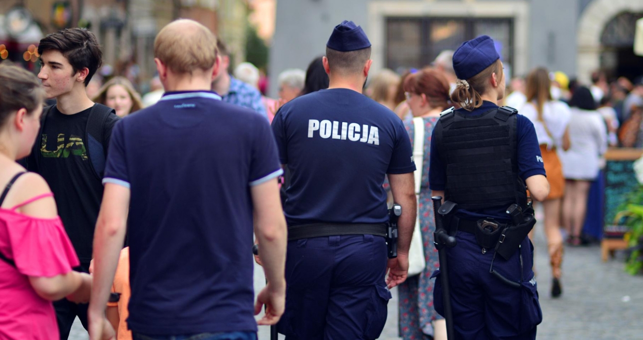 Skuteczne działania bydgoskiej policji: zatrzymani poszukiwani oszuści
