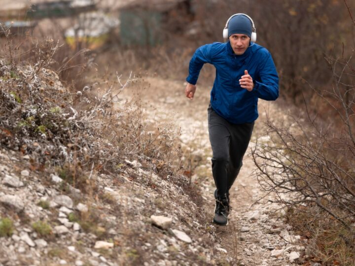 Poranny parkrun w Parku Zdrojowym przyciąga zarówno lokalnych mieszkańców, jak i gości z różnych części Polski