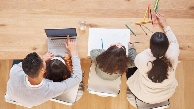 Nowa era dla uczniów: krzesełko przyschodowe w Świnoujściu!