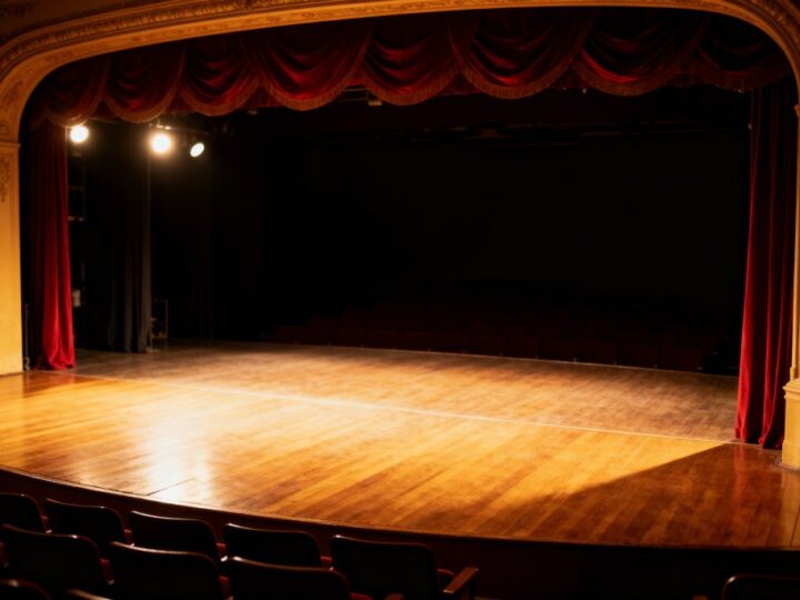 Przygody Żubra Pompika: Teatralna Magia dla Najmłodszych