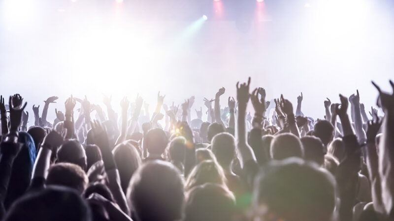 Wieczór pełen magii i muzyki Einaudiego w blasku świec