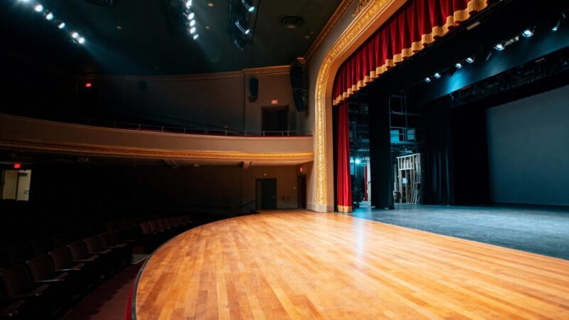 Bajkowe spotkania z Edytą w teatrzyku kamishibai