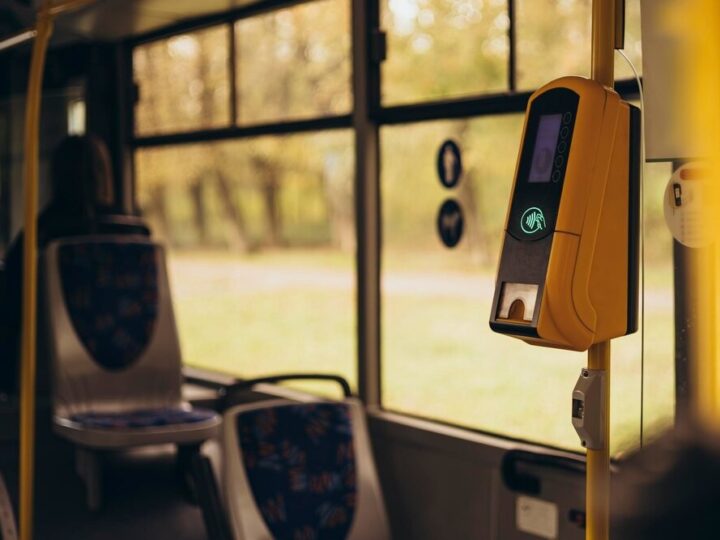 Świąteczne zmiany w komunikacji miejskiej i promowej