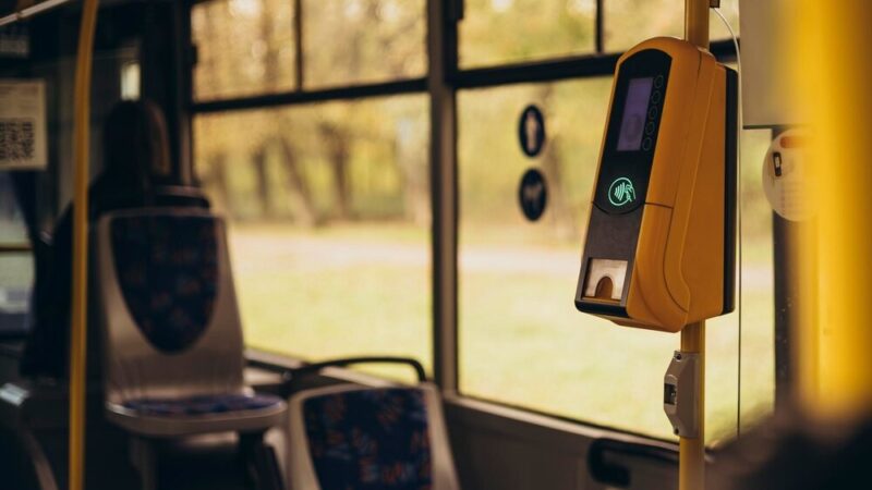 Świąteczne zmiany w komunikacji miejskiej i promowej