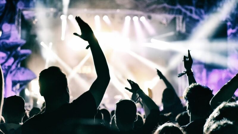 Sylwestrowa noc na plaży w Świnoujściu. Magiczne powitanie Nowego Roku 2026