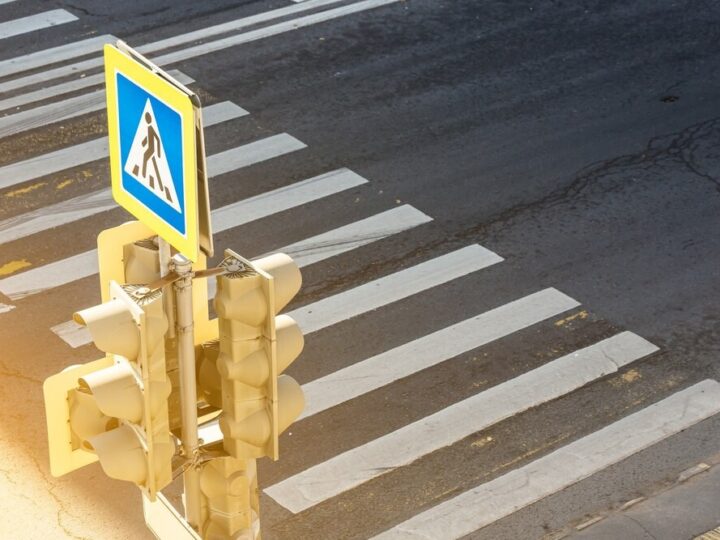 Bądź widoczny po zmroku – zwiększ swoje bezpieczeństwo na drodze