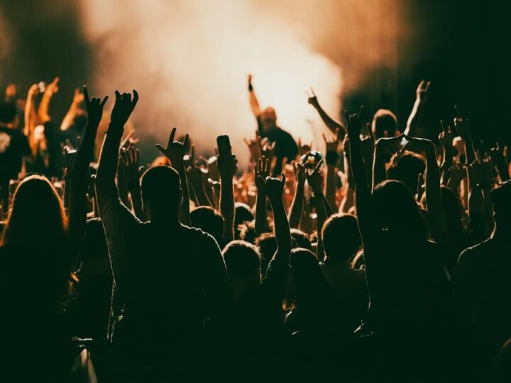 Walentynkowa potańcówka dla seniorów: tańcz i baw się z nami!