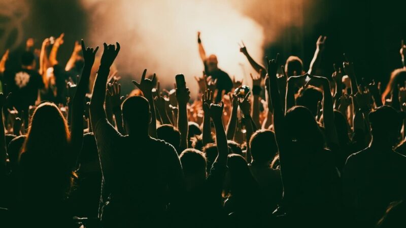 Walentynkowa potańcówka dla seniorów: tańcz i baw się z nami!