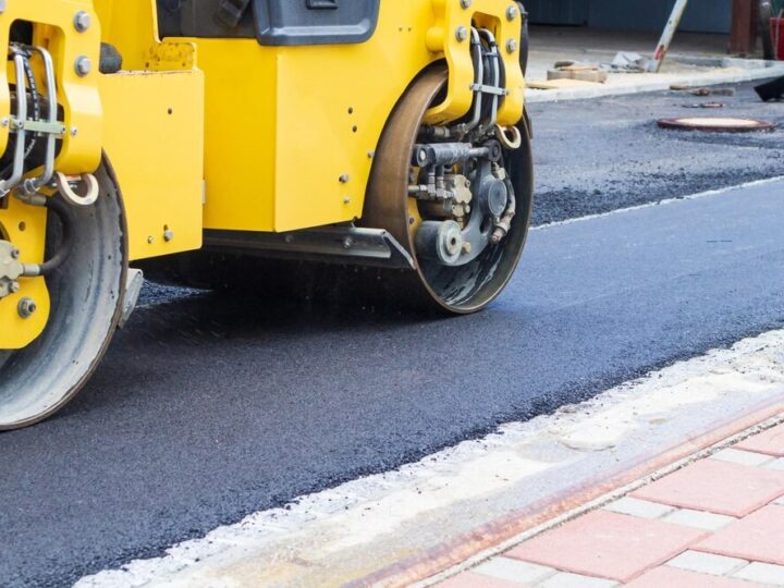 Zamknięcie przejazdu kolejowego w Mokrzycy Wielkiej – kluczowe informacje dla kierowców