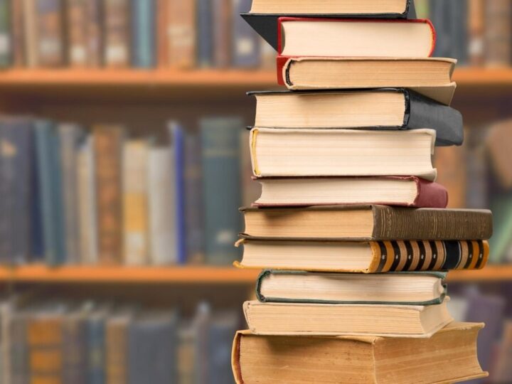 Młodzież w bibliotece tworzy własną grę planszową!