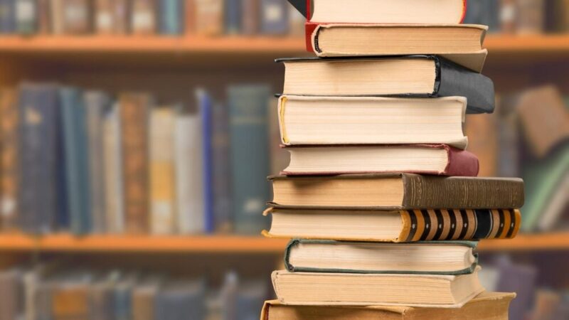 Młodzież w bibliotece tworzy własną grę planszową!