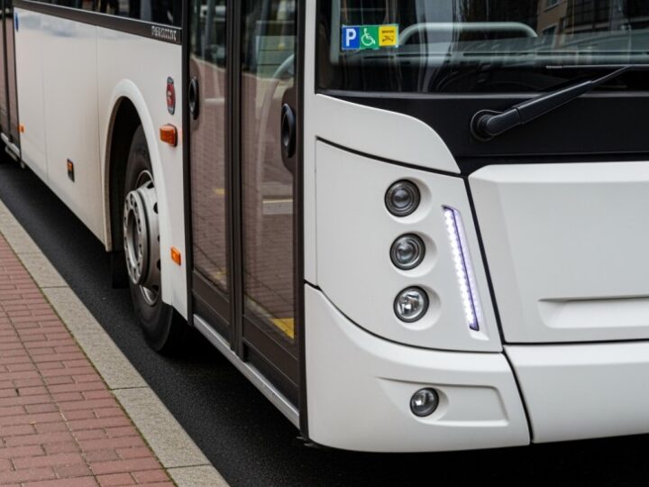 Nowy przystanek w Płocinie: kluczowy krok dla bezpieczeństwa i komfortu mieszkańców