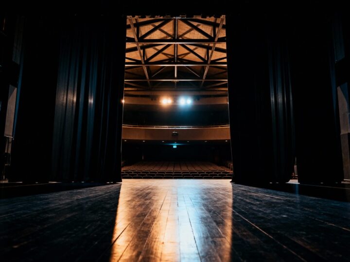 Teatr przy stoliku: intensywne emocje w Miejskiej Bibliotece Publicznej