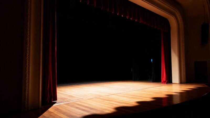 Teatr przy stoliku: Dzień Kobiet z emocjonującą historią w bibliotece