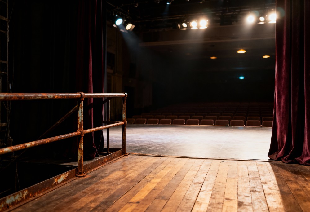 Chaos na scenie: spektakl pełen nieprzewidywalnych zwrotów akcji