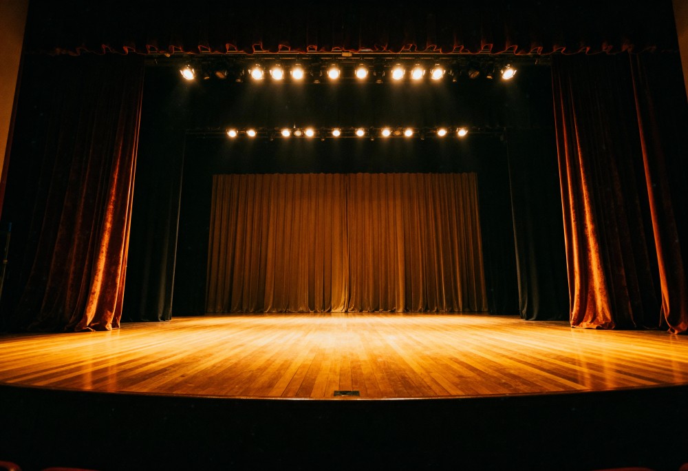 Kompromitacja w teatrze: spektakl, który zaskoczy każdego widza