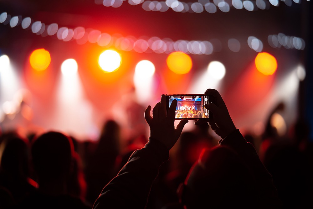 Specyficzni na żywo: rockowy koncert, który musisz przeżyć!