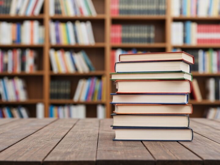 Kolorowe warsztaty w bibliotece: kreatywne półkolonie pełne radości