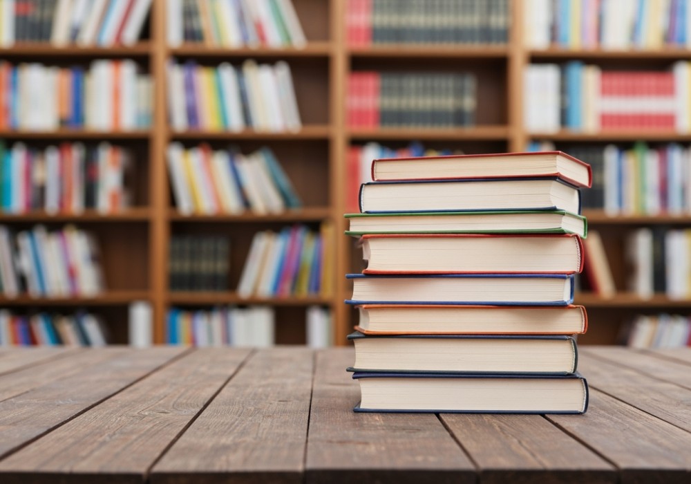 Kolorowe warsztaty w bibliotece: kreatywne półkolonie pełne radości