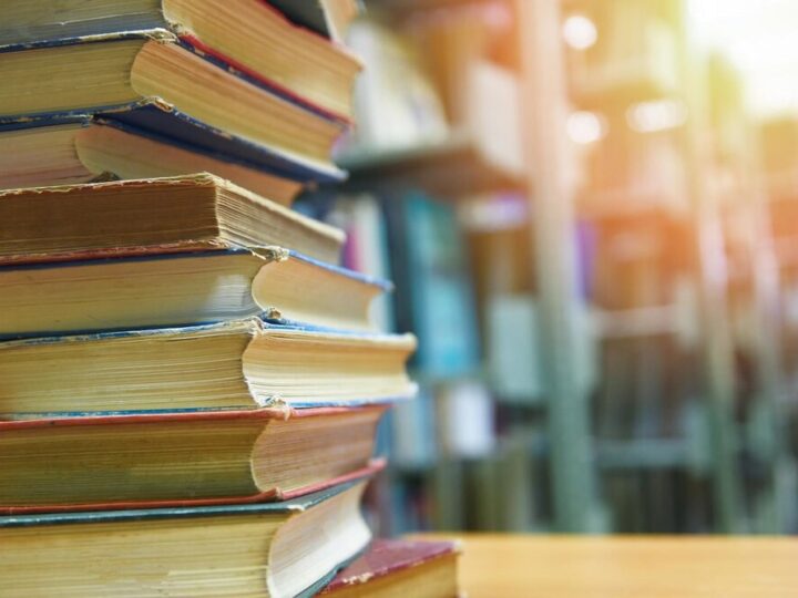 Jesień w bibliotece: zanurz się w literackim świecie pełnym kolorów
