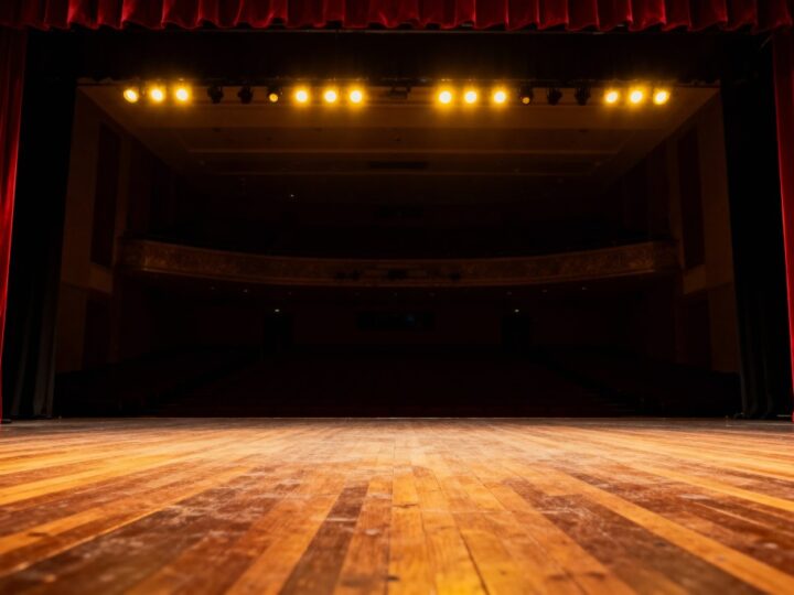 Teatralna przygoda z żubrem Kubą i wiewiórką Ulą w magicznych zakątkach świata