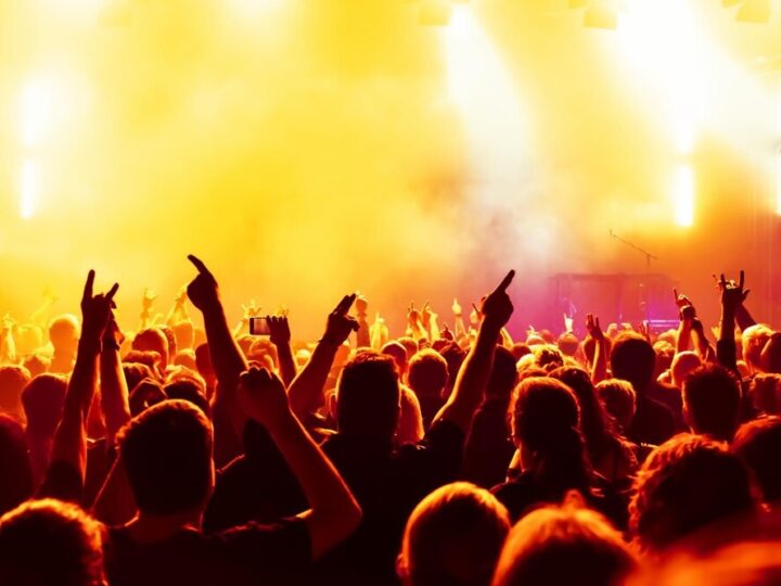 Wyjątkowy wyjazd dla seniorów na koncert „Kochajmy Starszych Panów!”!